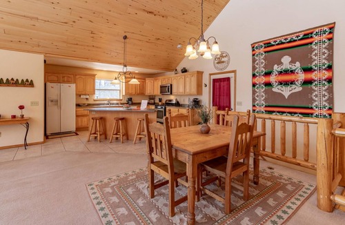 Twin Creek Village House | Pet Friendly TreeHaven Retreat
