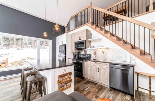Les Eboulements Ski Chalet | Petite Ourse 61: Hot Tub, Views & Private Trails