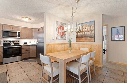 Four O'Clock Condo | Pine Ridge 15A: Great Location - Onsite Hot Tub!