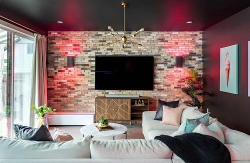 East Cesar Chavez House | Pool and Hot Tub Retreat Near Rainey