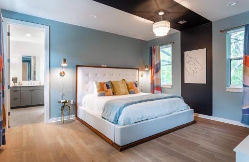 East Cesar Chavez House | Pool and Hot Tub Retreat Near Rainey