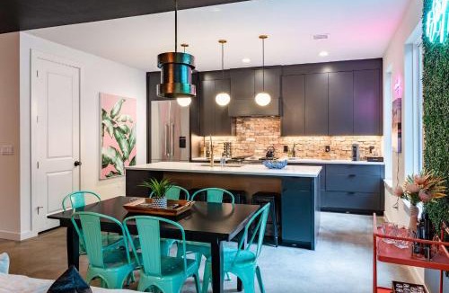 East Cesar Chavez House | Pool and Hot Tub Retreat Near Rainey