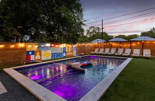 East Cesar Chavez House | Pool + Hot Tub, 6 Rooms, Luxury Downtown Retreat