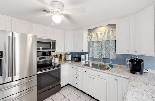 Tranquil Harbour House | POOL MIDTOWN - Walking distance to beach, parks, restaurants and shopping