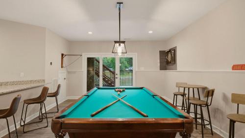 Sherrills Ford House | Poolside Paradise by AvantStay