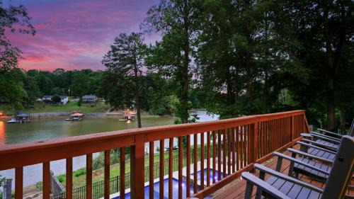 Sherrills Ford House | Poolside Paradise by AvantStay