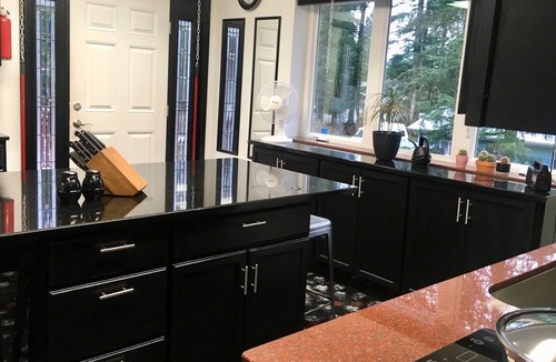 Juneau Cabin | Precision Lodge - 3 one-bedroom units and two private room in a shared house - DISCOUNT ON TOURS!