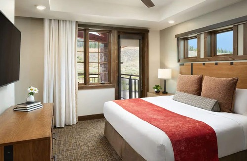 Fairmount On The River Hotel | Premium Skiing Winter Escape! Upscale Villa Resort