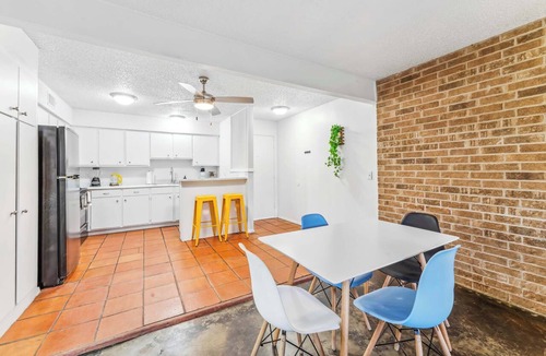 Bouldin Apartment | Prime SoCo chic 2BR king suite w/pool, parking