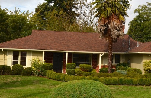 West Bellevue House | Pristine Downtown Bellevue Home- Total Remodel. Seattle 15 Min