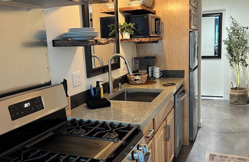 Basher Apartment | Private 1 bedroom Mountain Retreat in Anchorage. Wildlife, Trails & Adventure