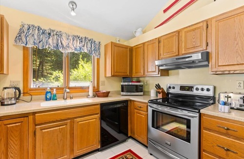 Lincoln Condo | Private 3 Br- 2 level - Townhouse in Forest Ridge