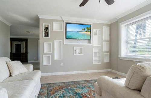 Oakland Hills House | Private 3BR Pool House in Quiet Golf Community