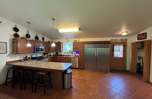 Palmer House | Private 5-Bed/2.5-Bath Home w/Full Kitchen, Steam Sauna, Wi-Fi, and Laundry