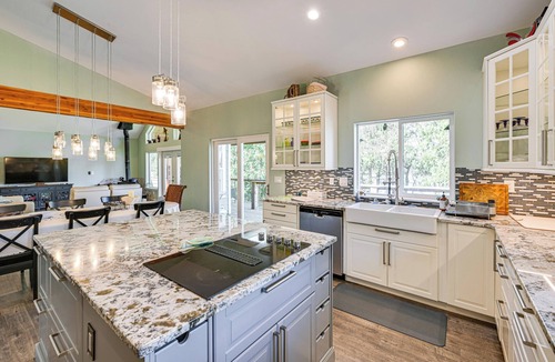 Shelton Cottage | Private Beach & Hot Tub! Family Gem on Puget Sound