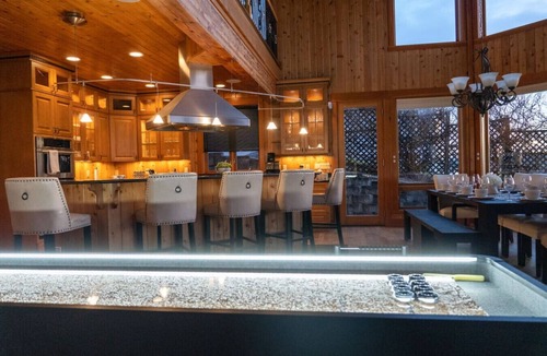 Shelton House | Private beach luxury home sleeps 12, Shelton, WA