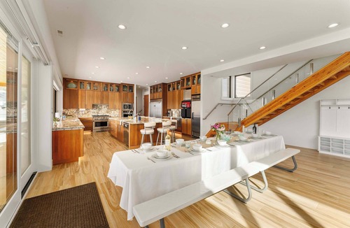 Ardenvoir House | Private beach with panoramic lake views