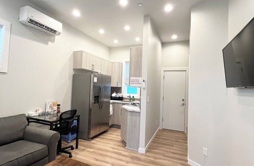 Tukwila House | Private Bedroom 2 - Transit Room Near Airport.