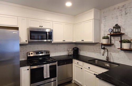Cornelius Apartment | Private, Centrally Located 1-Bedroom Guest House