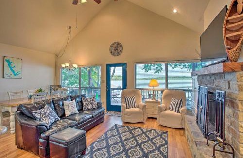 Log Cabin House | Private Dock & Fire Pit: Cedar Creek Lake Home