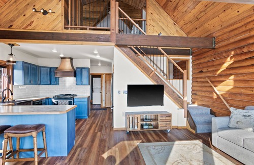 Cohoe House | Private Lodging on 12 Acres with Kenai Mountain Views