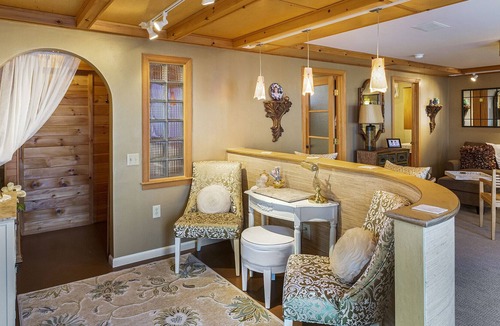 Lyndeborough Villa | Private & Luxurious