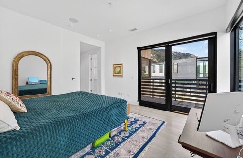 Lower Arapahoe House | Private Luxury 4-bedroom house on Pearl St
