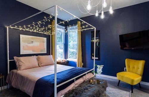 Holly House | Private Mini Golf and Covered Fireplace Lounge