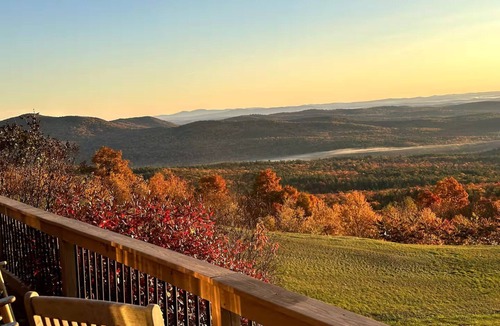 Bradford House | Private Mountain Estate Pool/Spa Pickleball Par-3 Golf Firepit