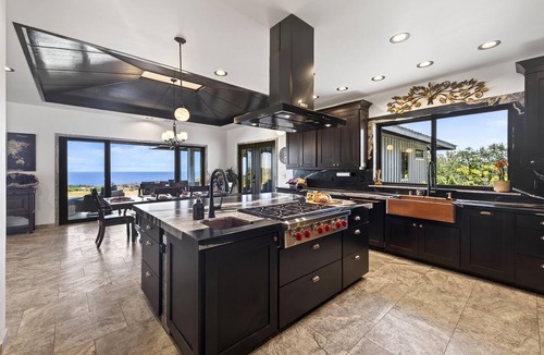 Kapaau House | Private Oceanview Farmstay | Stargate Farm