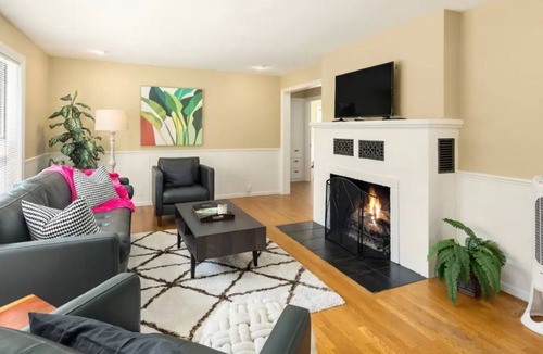 Greenwood House | Private Office, Cozy 3 bed, Private Homey getaway!