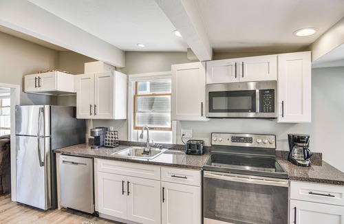 White Island Shores Cottage | Private Pond w/Beach! Family Cottage in Wareham