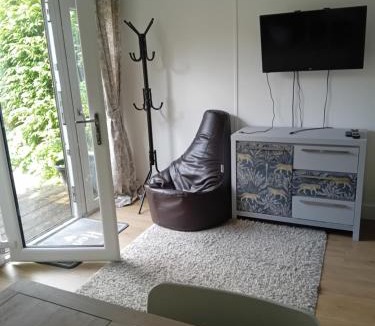 Cradley Apartment | Private Self Contained Annex/Cabin