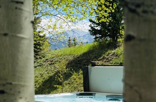 The Highlands House | Private Shuttle to Ski Resort