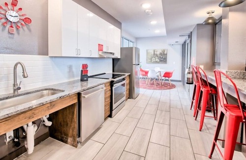 University District House | ✨Private Studio with Laundry Room⏺️Parking🚗Fitness Gym💪| Extended Stay Ready✨