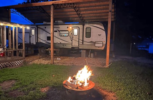 Cedar Bluff House | Private Waterfront Camper with Dock and Boat Ramp on Weiss Lake