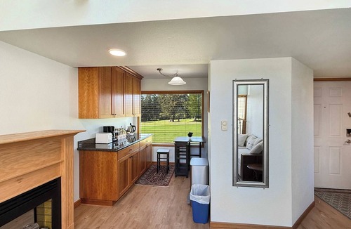 Sequim Apartment | Putters Paradise Stylish 1BR Golf Course Apartment with Scenic Views