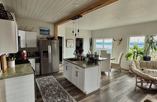 Homer House | Quaint 2-bedroom bungalow perched above Homer and Kachemak Bay.