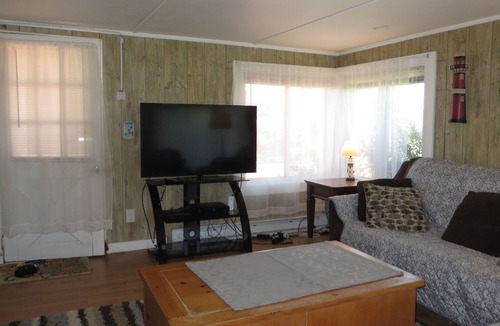 Point Judith House | Quaint Cottage on Scenic Ocean Rd - Close to Local Restuarants, Breakwater Village & Cronin Beach