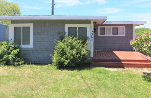 Point Judith House | Quaint Cottage on Scenic Ocean Rd - Close to Local Restuarants, Breakwater Village & Cronin Beach