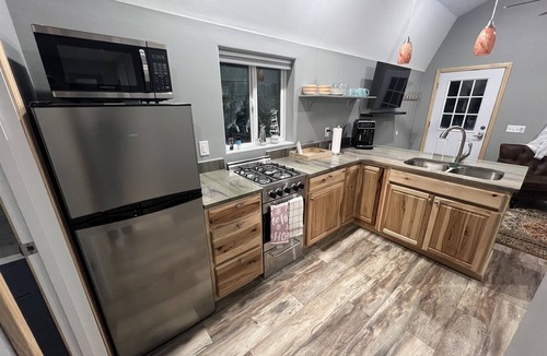 Wasilla Cabin | Quaint cozy cabin getaway near Hatcher Pass, Clear Night Cabin A