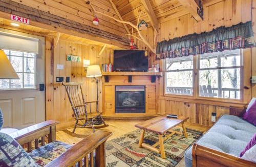 Dahlonega House | Quaint Dahlonega Cabin w/Cavenders Creek Access!