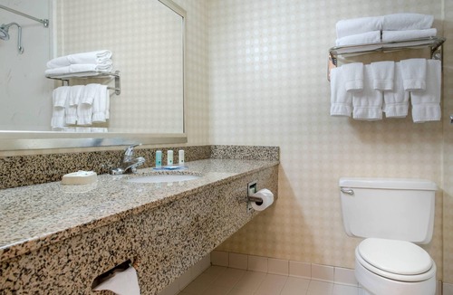 Blue Ash Hotel | Quality Hotel Conference Center Cincinnati Blue Ash