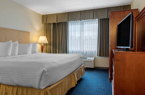 Blue Ash Hotel | Quality Hotel Conference Center Cincinnati Blue Ash