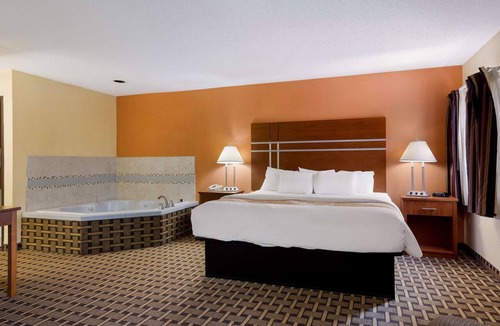 Ashland Hotel | Quality Inn Ashland I-71 and US 250