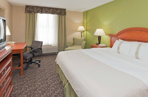 Mansfield Hotel | Quality Inn & Suites Downtown Mansfield
