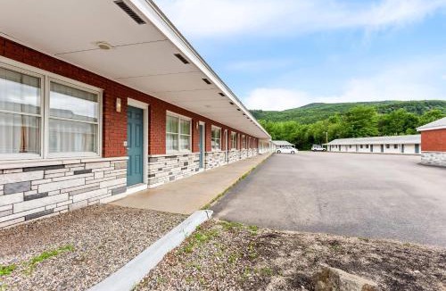 Gorham Hotel | Quality Inn & Suites Gorham White Mountains