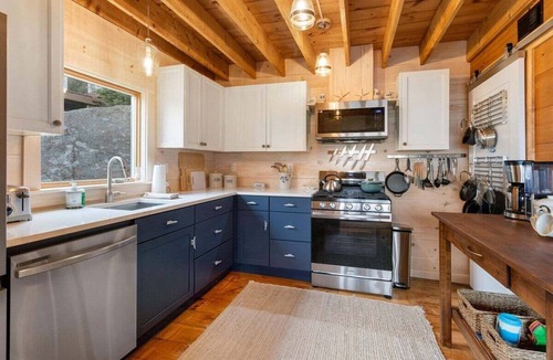 Spruce Head Cottage | Quarry Village Compound; 4BR + Hot Tub on a workin