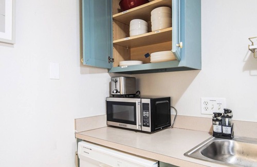 Barrington Oaks House | Quiet 2BR Retreat | Near UT & The Domain
