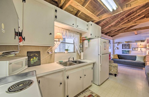 Union Cottage | Quiet & Lovely Lakefront Cottage for Families!